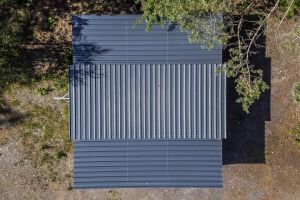 Fahrbare Weidehütte Varimobil DLV (7 × 6 m, mit 2 Vordächern) für Pferde – Luftaufnahme von oben (Ansicht 3)