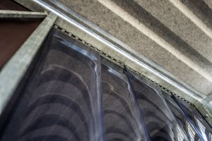 Fahrbare Weidehütte Varimobil VPL (5 × 5 m) mit Streifenvorhang für Pferde – aus feuerverzinktem Stahl (Ansicht 3)