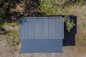 Fahrbare Weidehütte Varimobil DLV (7 × 6 m, mit 2 Vordächern) für Pferde – Luftaufnahme von oben (Ansicht 2)