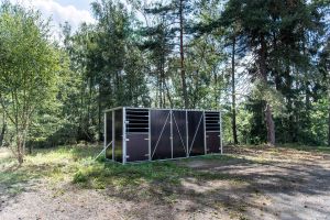 Fahrbare Weidehütte Varimobil S (2,5 × 6 m) für Pferde – Seitenansicht