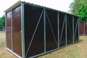 Fahrbare Weidehütte Varimobil S (2,5 × 6 m) für Pferde – Rückansicht