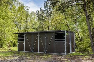 Fahrbare Weidehütte Varimobil XL (3 × 7 m) für Pferde – mit offener Front