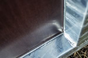 Fahrbare Weidehütte Varimobil VPL (5 × 5 m) mit Streifenvorhang für Pferde – Eingang mit Streifenvorhang (Ansicht 2)