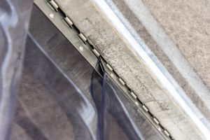 Fahrbare Weidehütte Varimobil VPL (5 × 5 m) mit Streifenvorhang für Pferde – Streifenvorhang als Insekten- und Windschutz (Ansicht 3)