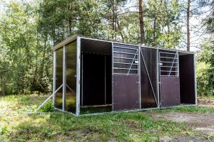 Fahrbare Weidehütte Varimobil S (2,5 × 6 m) für Pferde – mit offener Front