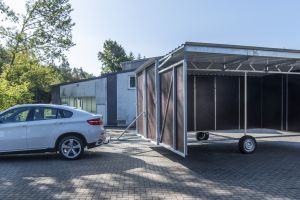 Fahrbare Weidehütte Varimobil LV (5 × 6 m, mit Vordach) für Pferde – mit klappbaren Seitenwänden