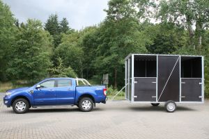 Fahrbare Weidehütte Varimobil XS (2,5 × 3,75 m) für Pferde – Seitenansicht