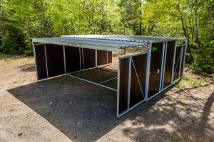 Fahrbare Weidehütte Varimobil DLV (7 × 6 m, mit 2 Vordächern) für Pferde – mit klappbaren Seitenwänden